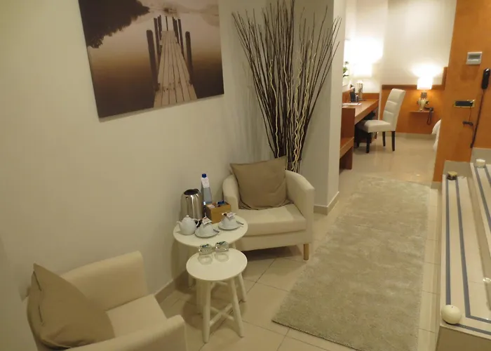 Ξενοδοχείο Joyfull 3*