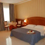Joyfull Hotell 3*